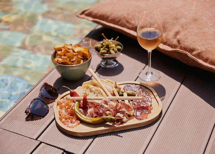 The Social Hub Extended