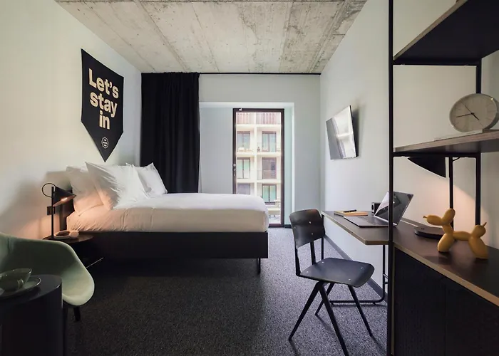 The Social Hub Extended